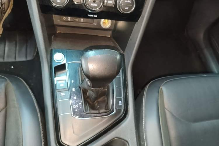 Used Volkswagen Tiguan L 2018 330TSI Automatic Two-Wheel Drive Luxury Edition Gear Lever