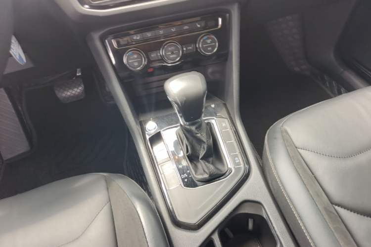 Used Volkswagen Tiguan L 2018 Facelift 330TSI Automatic Two-Wheel Drive Luxury Edition Gear Lever