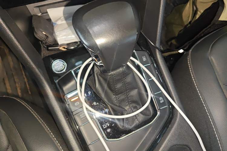 Used Volkswagen Tiguan L 2018 280TSI Automatic Two-Wheel Drive Comfort Edition Gear Lever