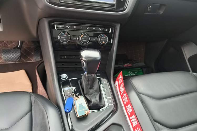 Used Volkswagen Tiguan L 2018 330TSI Automatic Two-Wheel Drive Luxury Edition Gear Lever