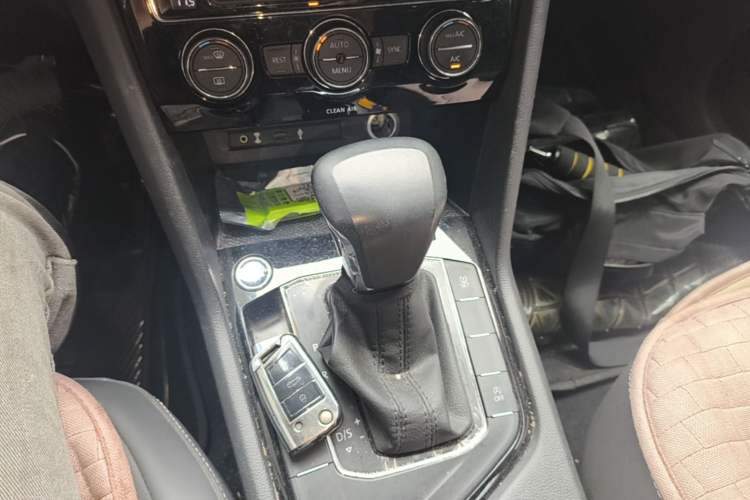 Used Volkswagen Tiguan L 2018 330TSI Automatic Two-Wheel Drive Comfort Edition Gear Lever