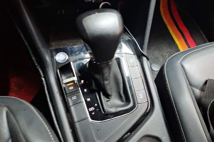 Used Volkswagen Tiguan L 2018 330TSI Automatic Two-Wheel Drive Comfort Edition Gear Lever