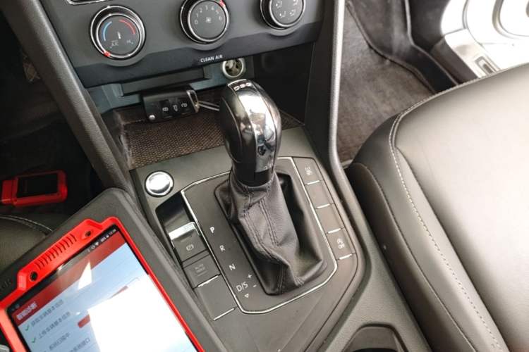 Used Volkswagen Tiguan L 2018 330TSI Automatic Two-Wheel Drive Luxury Edition Gear Lever