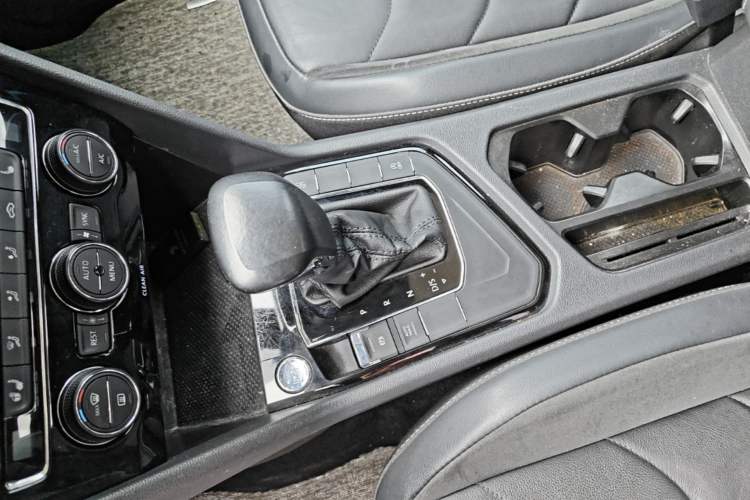 Used Volkswagen Tiguan L 2018 330TSI Automatic Two-Wheel Drive Luxury Edition Gear Lever