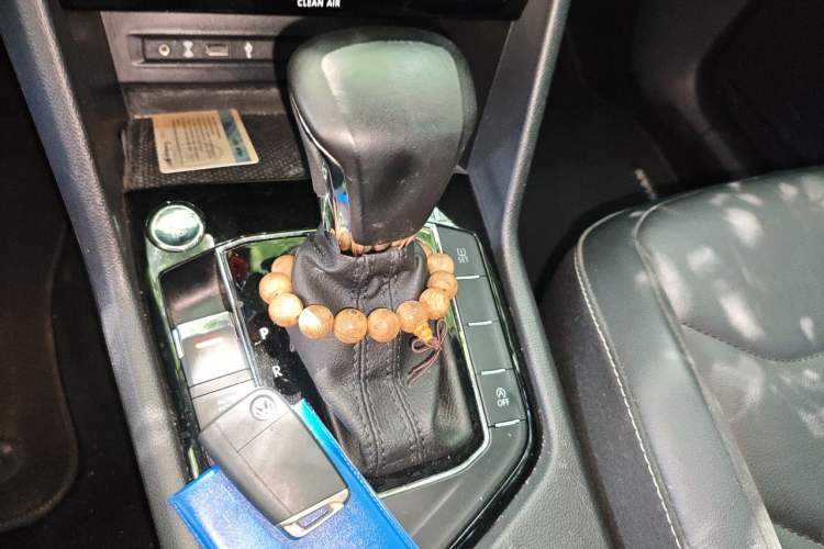 Used Volkswagen Tiguan L 2018 330TSI Automatic Two-Wheel Drive Luxury Edition Gear Lever