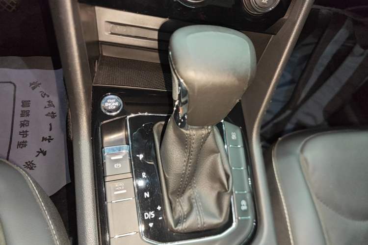 Used Volkswagen Tiguan L 2018 Facelift 330TSI Automatic Two-Wheel Drive Luxury Edition Gear Lever