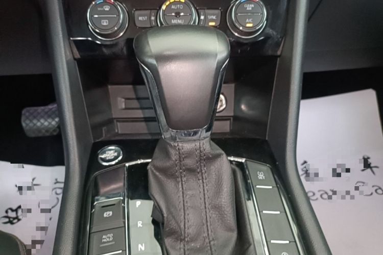Used Volkswagen Tiguan L 2018 Revised Version 330TSI Automatic Two-Wheel Drive Comfort Edition Gear Lever