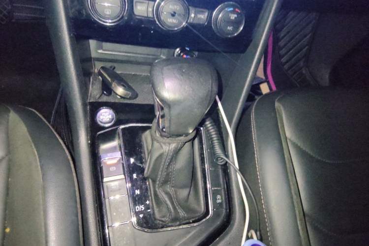 Used Volkswagen Tiguan L 2018 330TSI Automatic Two-Wheel Drive Comfort Edition Gear Lever