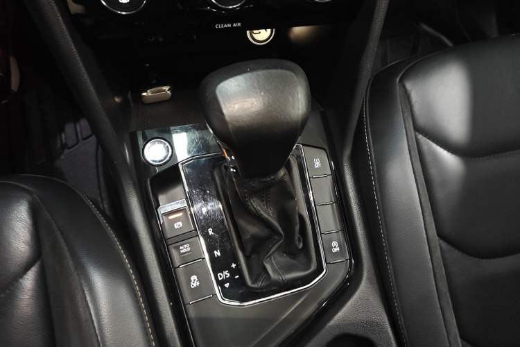 Used Volkswagen Tiguan L 2018 380TSI Automatic All-Wheel Drive Luxury Edition Gear Lever