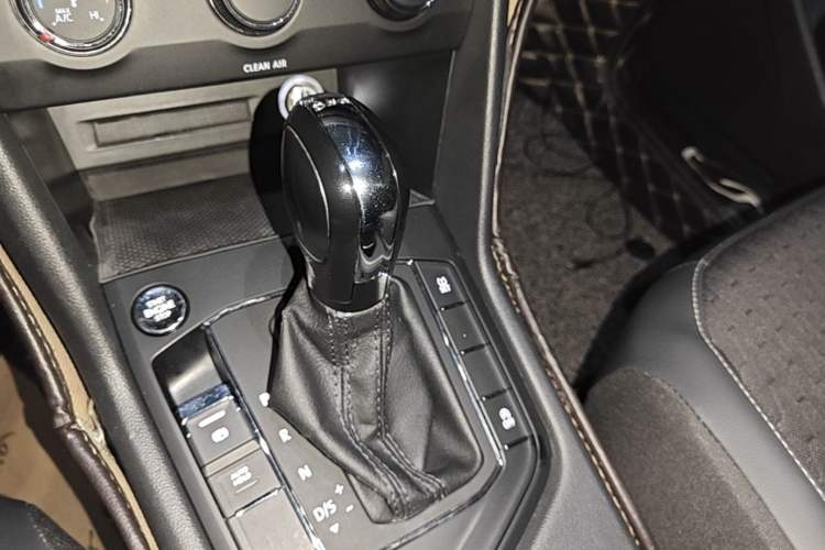 Used Volkswagen Tiguan L 2018 330TSI Automatic Two-Wheel Drive Luxury Edition Gear Lever