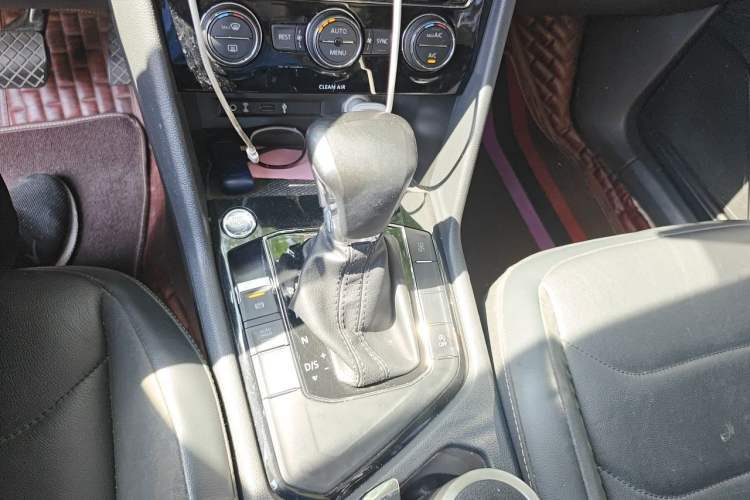 Used Volkswagen Tiguan L 2018 330TSI Automatic Two-Wheel Drive Luxury Edition Gear Lever
