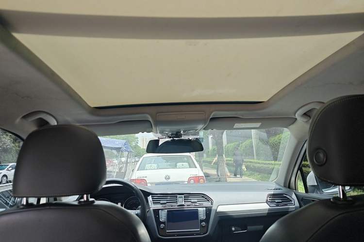 Used Volkswagen Tiguan L 2018 330TSI Automatic Two-Wheel Drive Luxury Edition Headliner