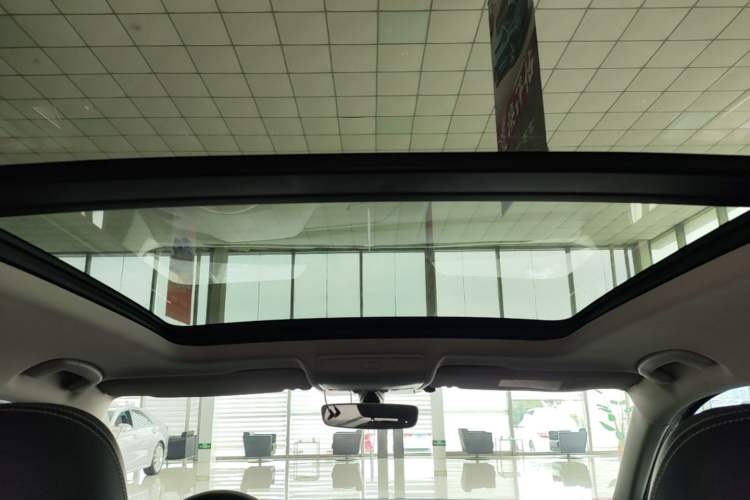Used Volkswagen Tiguan L 2018 330TSI Automatic Two-Wheel Drive Luxury Edition Headliner