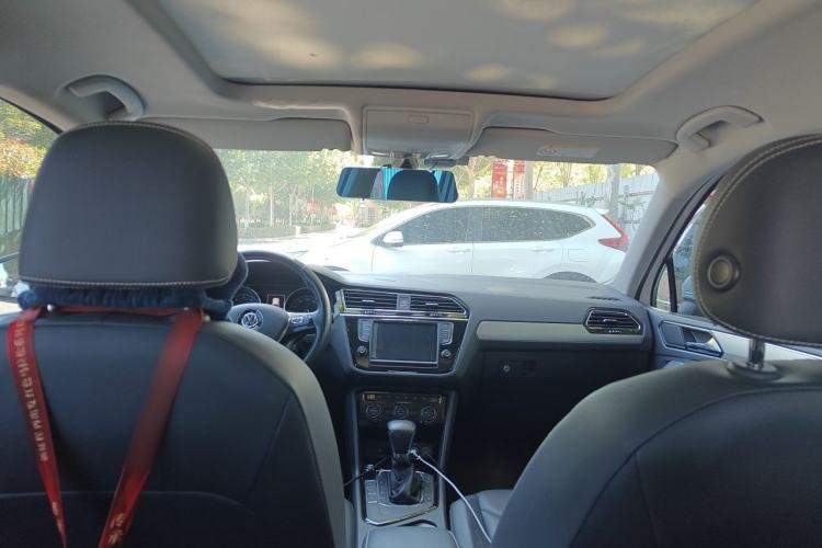 Used Volkswagen Tiguan L 2018 330TSI Automatic Two-Wheel Drive Luxury Edition Headliner