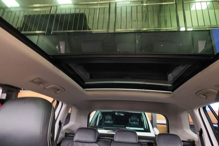 Used Volkswagen Tiguan L 2018 330TSI Automatic Two-Wheel Drive Luxury Edition Headliner