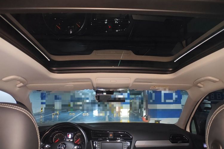 Used Volkswagen Tiguan L 2018 Facelift 330TSI Automatic Two-Wheel Drive Luxury Edition Headliner