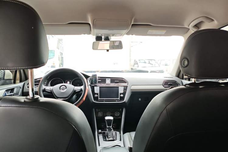 Used Volkswagen Tiguan L 2018 330TSI Automatic Two-Wheel Drive Comfort Edition Headliner
