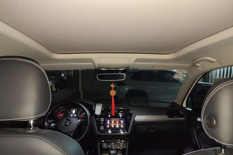 Used Volkswagen Tiguan L 2018 Facelift 330TSI Automatic Two-Wheel Drive Luxury Edition Headliner