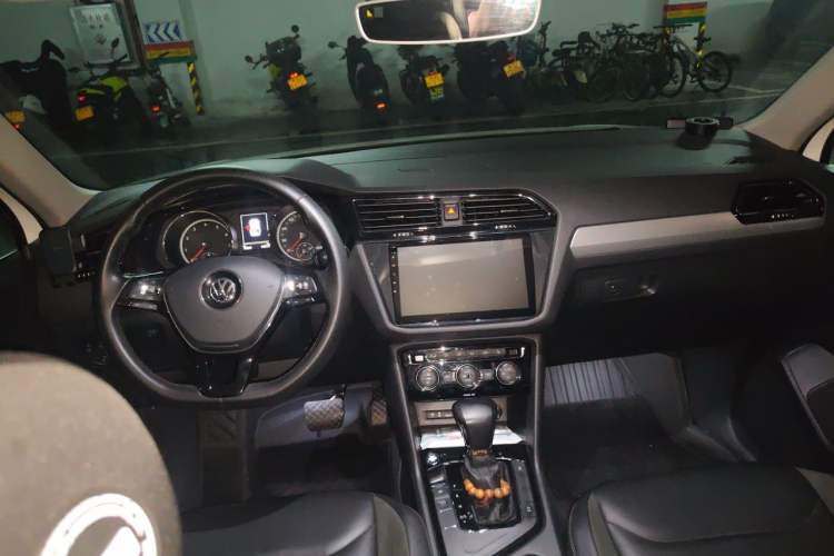Used Volkswagen Tiguan L 2018 330TSI Automatic Two-Wheel Drive Luxury Edition Headliner