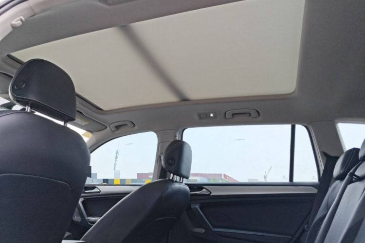 Used Volkswagen Tiguan L 2018 330TSI Automatic Two-Wheel Drive Luxury Edition Headliner
