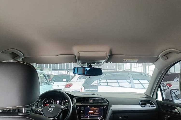 Used Volkswagen Tiguan L 2018 Revised Version 330TSI Automatic Two-Wheel Drive Comfort Edition Headliner