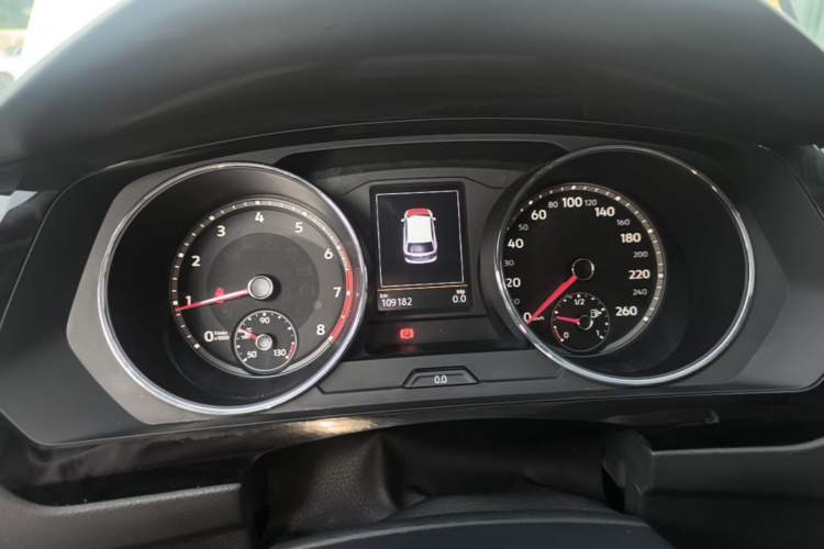 Used Volkswagen Tiguan L 2018 Revised Version 330TSI Automatic Two-Wheel Drive Comfort Edition Instrument Cluster