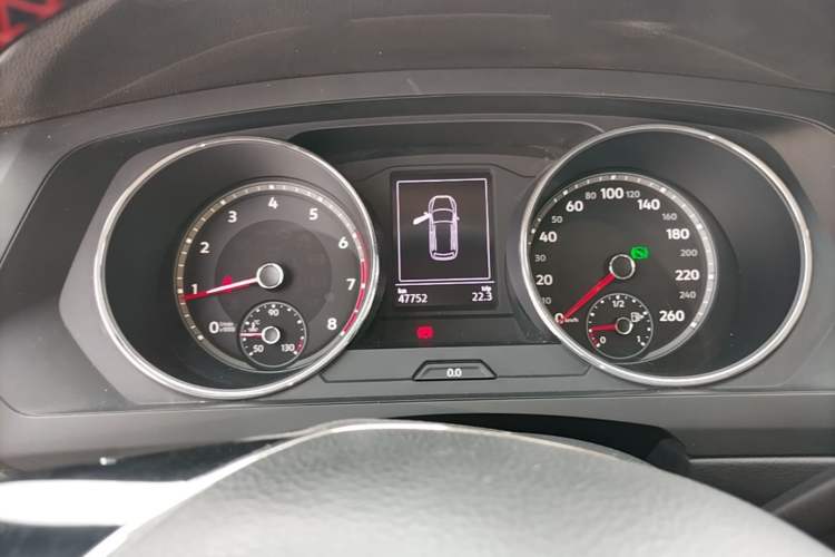 Used Volkswagen Tiguan L 2018 Revised Version 330TSI Automatic Two-Wheel Drive Trendy Edition Instrument Cluster
