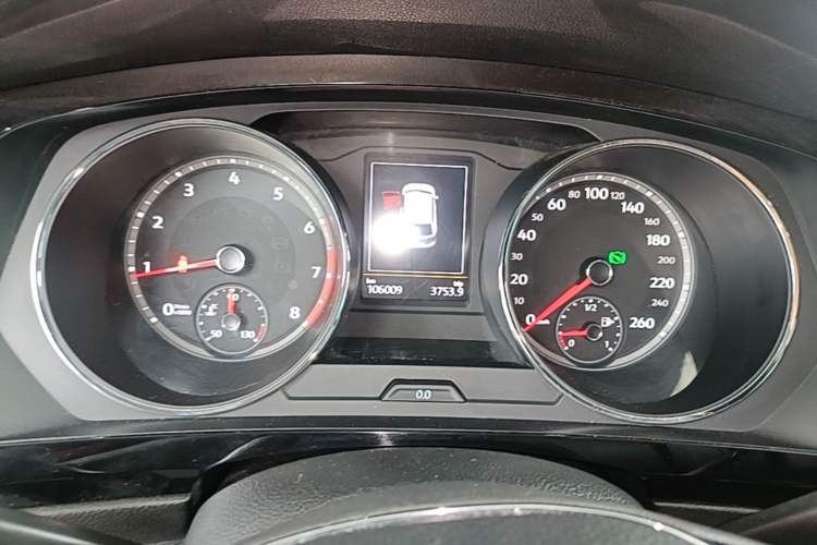 Used Volkswagen Tiguan L 2018 Revised Version 330TSI Automatic Two-Wheel Drive Comfort Edition Instrument Cluster