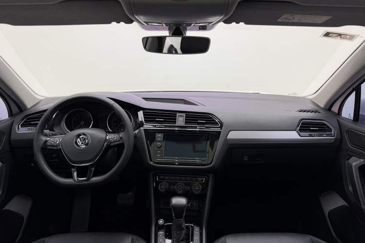 Used Volkswagen Tiguan L 2018 Facelift 330TSI Automatic Two-Wheel Drive Luxury Edition Interior 1