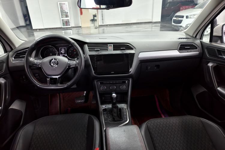 Used Volkswagen Tiguan L 2018 330TSI Automatic Two-Wheel Drive Luxury Edition Interior 1