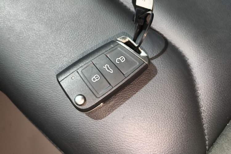 Used Volkswagen Tiguan L 2018 280TSI Automatic Two-Wheel Drive Comfort Edition Interior 1