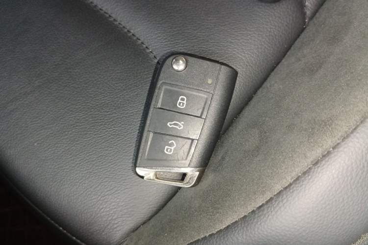 Used Volkswagen Tiguan L 2018 330TSI Automatic Two-Wheel Drive Luxury Edition Interior 1
