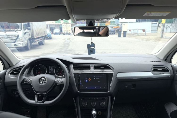 Used Volkswagen Tiguan L 2018 330TSI Automatic Two-Wheel Drive Luxury Edition Interior 1