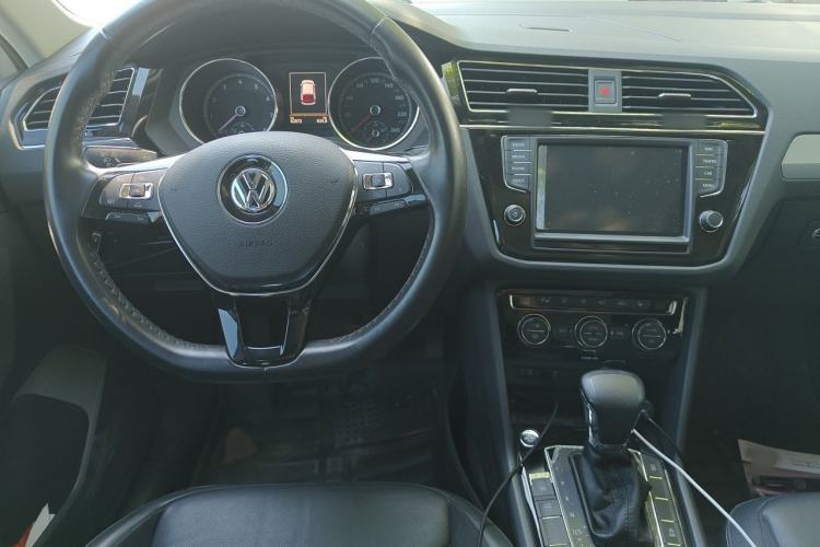 Used Volkswagen Tiguan L 2018 330TSI Automatic Two-Wheel Drive Luxury Edition Interior 2