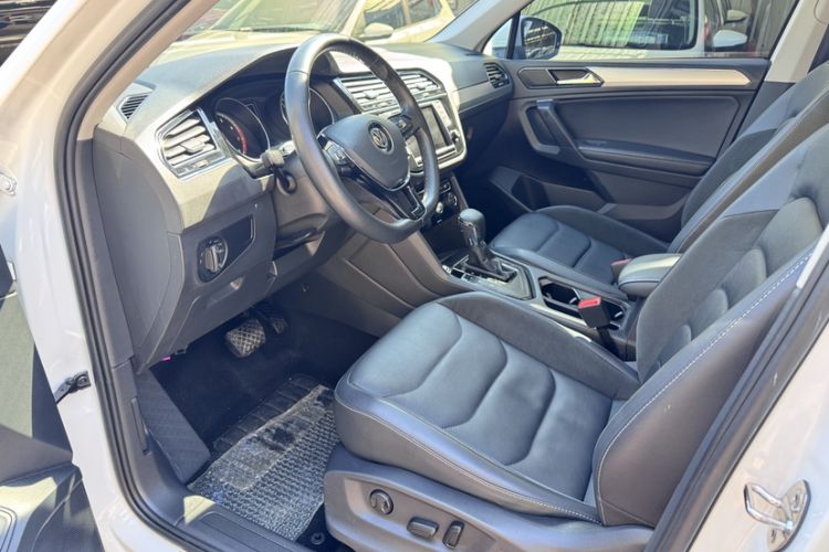 Used Volkswagen Tiguan L 2018 380TSI Automatic All-Wheel Drive Luxury Edition Interior 2