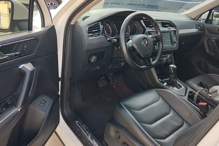 Used Volkswagen Tiguan L 2018 330TSI Automatic Two-Wheel Drive Flagship Edition Interior 3