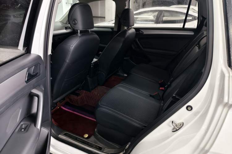 Used Volkswagen Tiguan L 2018 330TSI Automatic Two-Wheel Drive Luxury Edition Interior 3