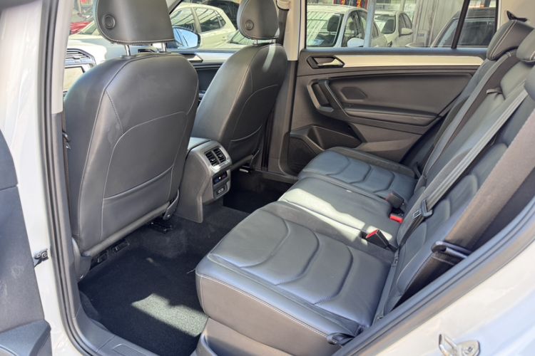 Used Volkswagen Tiguan L 2018 380TSI Automatic All-Wheel Drive Luxury Edition Interior 3