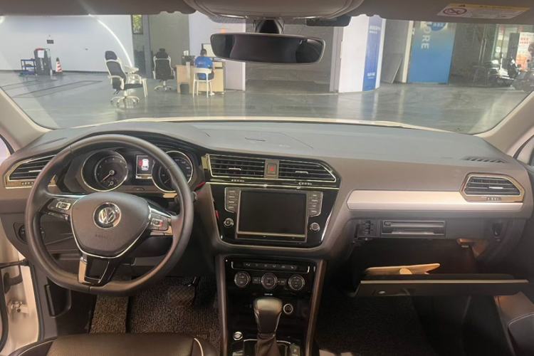 Used Volkswagen Tiguan L 2018 330TSI Automatic Two-Wheel Drive Flagship Edition Interior 3
