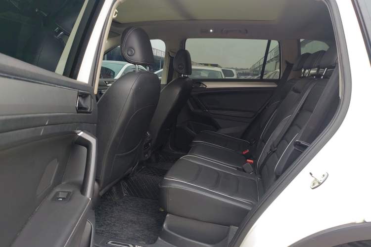 Used Volkswagen Tiguan L 2018 330TSI Automatic Two-Wheel Drive Flagship Edition Interior 4