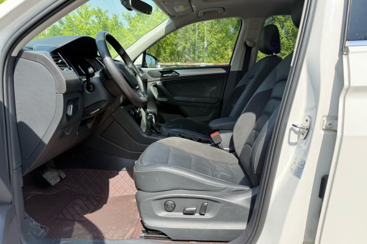 Used Volkswagen Tiguan L 2018 330TSI Automatic Two-Wheel Drive Luxury Edition Interior 4