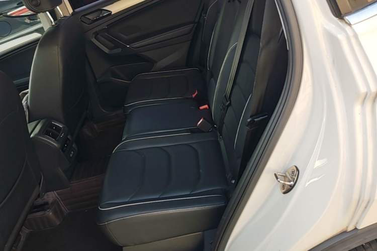 Used Volkswagen Tiguan L 2018 330TSI Automatic Two-Wheel Drive Flagship Edition Interior 4