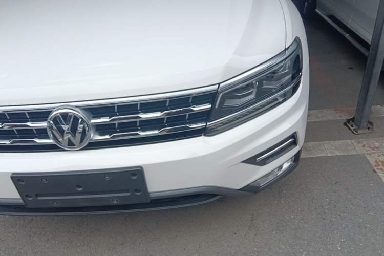 Used Volkswagen Tiguan L 2018 380TSI Automatic All-Wheel Drive Luxury Edition Left Front Headlight