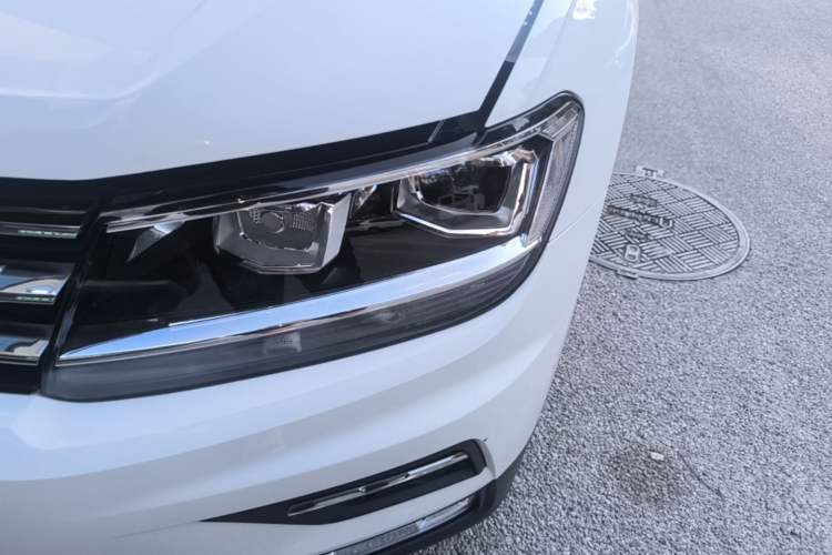 Used Volkswagen Tiguan L 2018 Revised Version 330TSI Automatic Two-Wheel Drive Comfort Edition Left Front Headlight