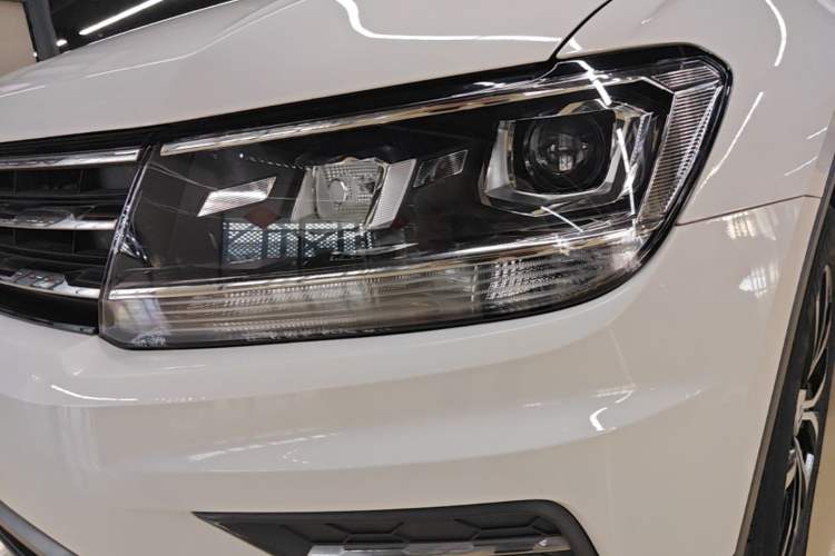 Used Volkswagen Tiguan L 2018 Facelift 330TSI Automatic Two-Wheel Drive Luxury Edition Left Front Headlight