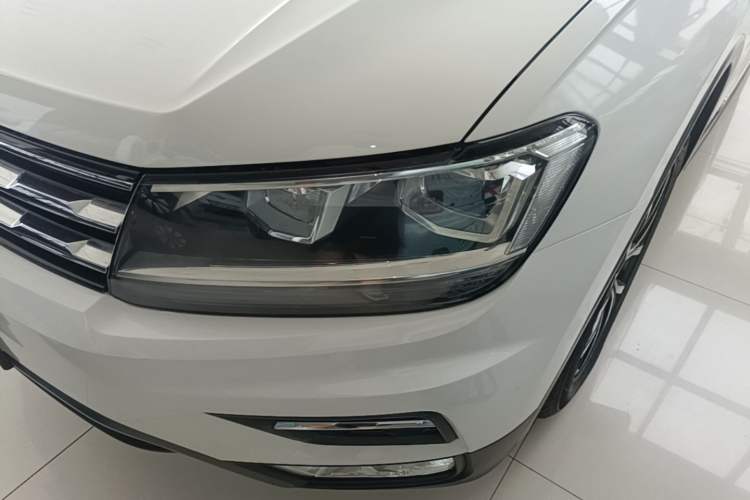 Used Volkswagen Tiguan L 2018 Revised Version 330TSI Automatic Two-Wheel Drive Comfort Edition Left Front Headlight