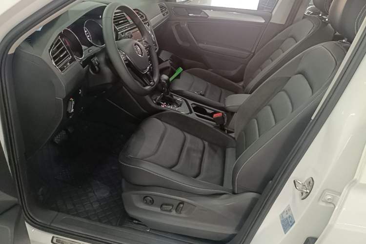 Used Volkswagen Tiguan L 2018 Facelift 330TSI Automatic Two-Wheel Drive Luxury Edition Left Front Seat