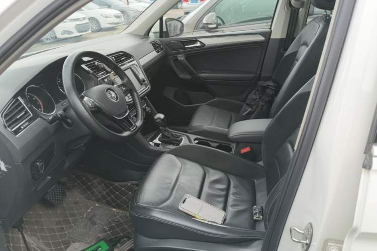 Used Volkswagen Tiguan L 2018 380TSI Automatic All-Wheel Drive Luxury Edition Left Front Seat