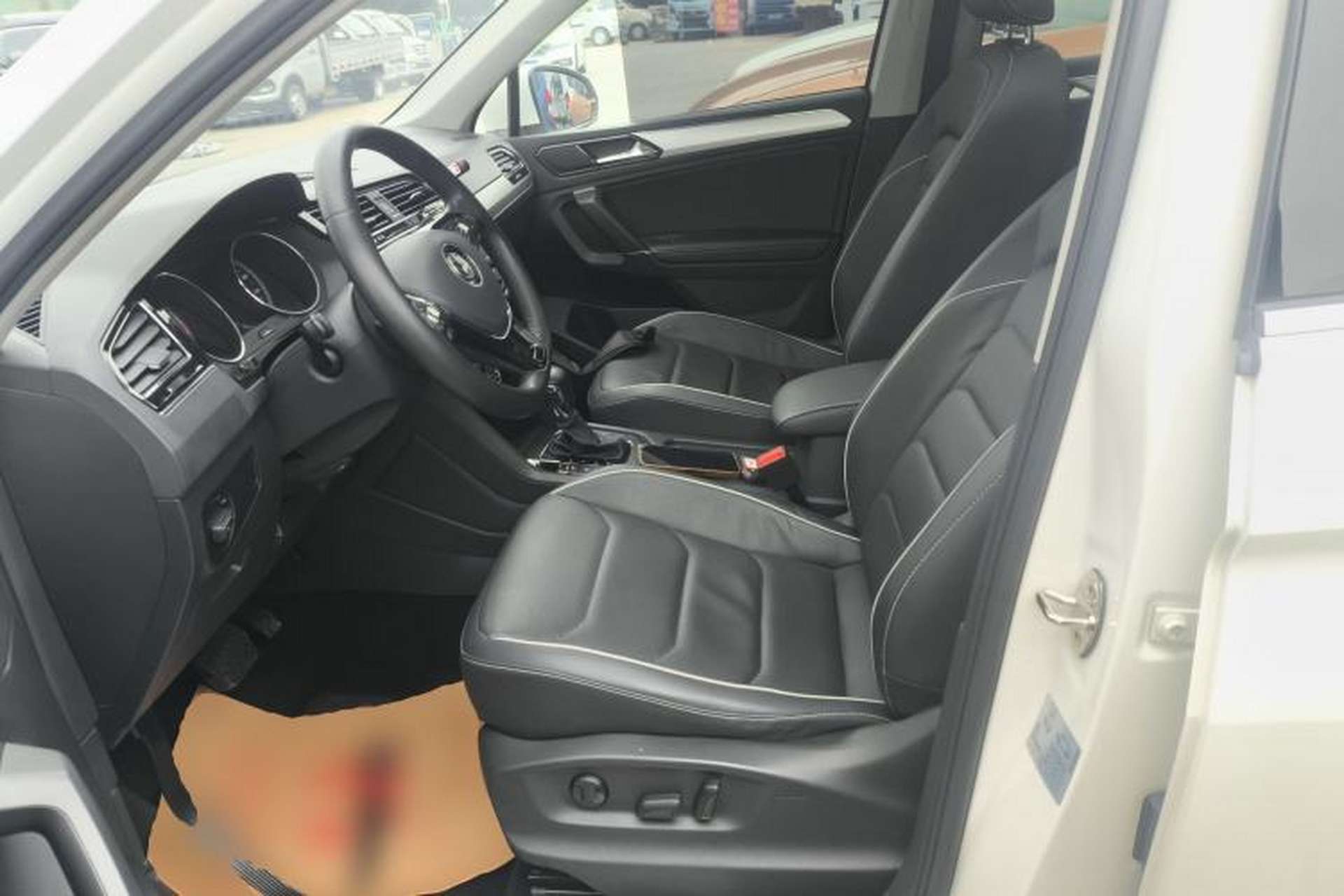 Used Volkswagen Tiguan L 2018 Revised 330TSI Automatic Two-Wheel Drive Flagship Edition Left Front Seat