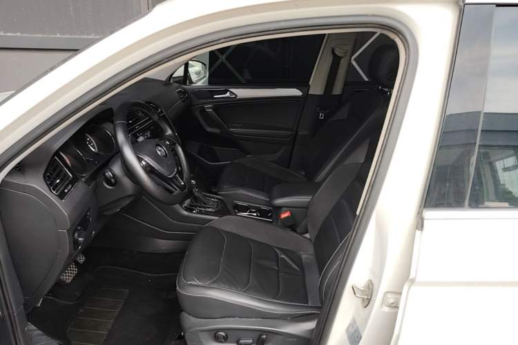 Used Volkswagen Tiguan L 2018 330TSI Automatic Two-Wheel Drive Luxury Edition Left Front Seat
